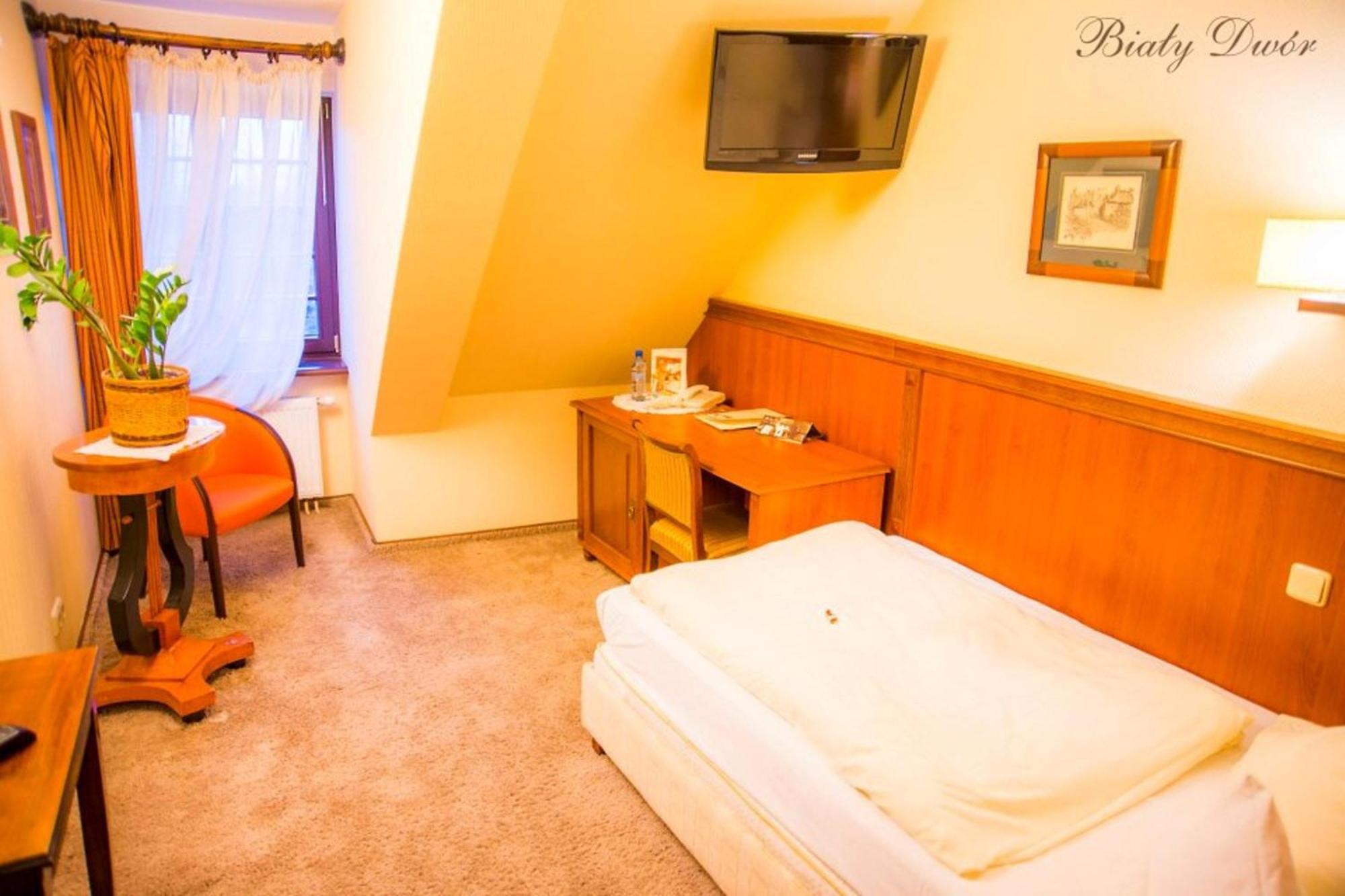Bialy Dwor Bed & Breakfast Kwidzyn Bagian luar foto