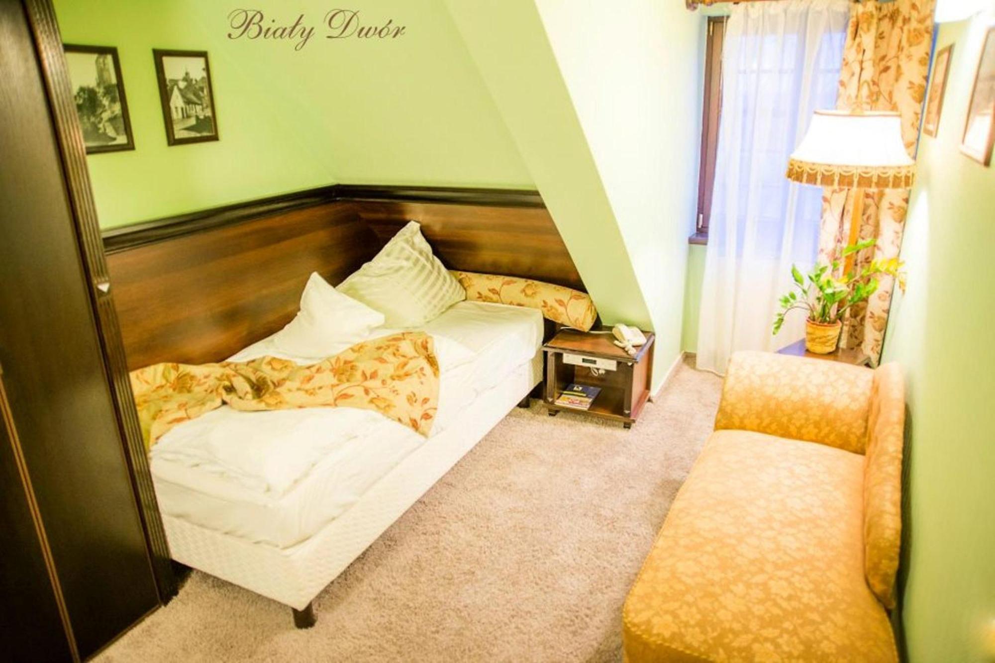 Bialy Dwor Bed & Breakfast Kwidzyn Bagian luar foto