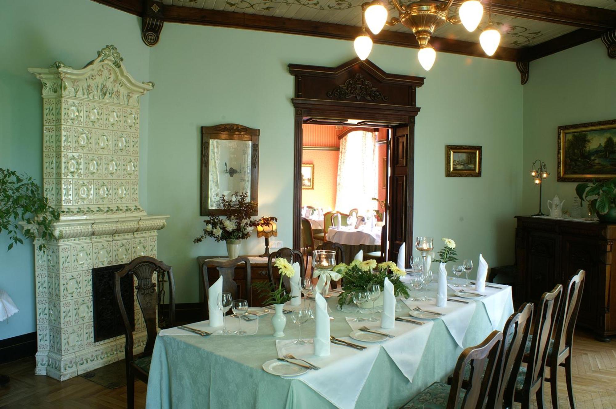 Bialy Dwor Bed & Breakfast Kwidzyn Bagian luar foto