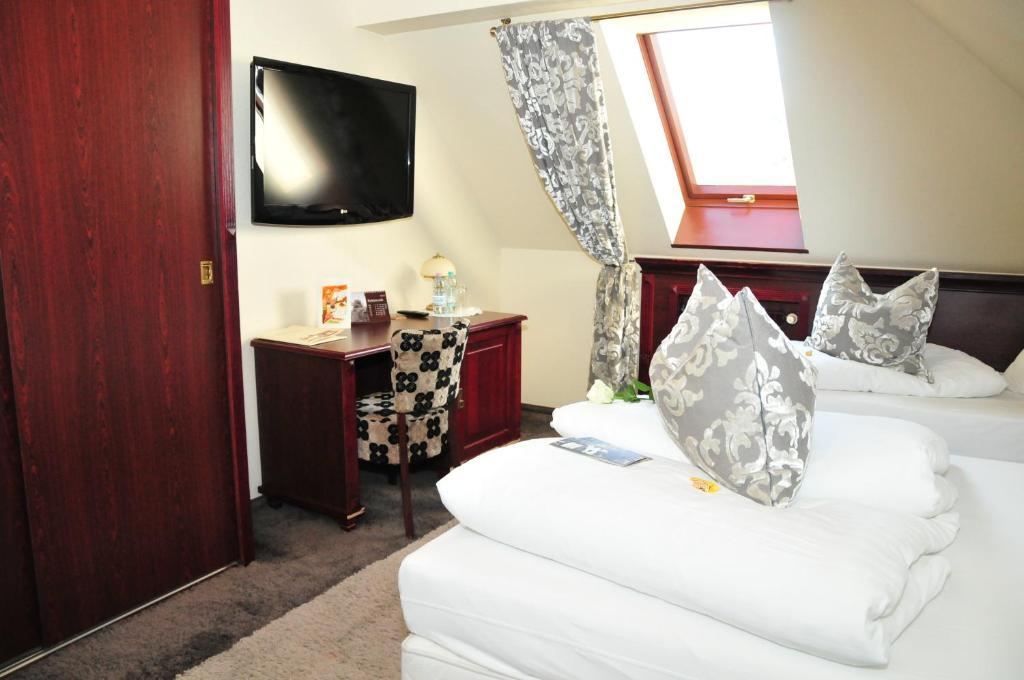 Bialy Dwor Bed & Breakfast Kwidzyn Ruang foto