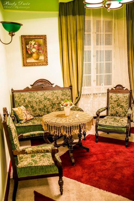 Bialy Dwor Bed & Breakfast Kwidzyn Ruang foto