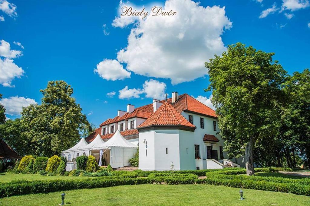 Bialy Dwor Bed & Breakfast Kwidzyn Bagian luar foto