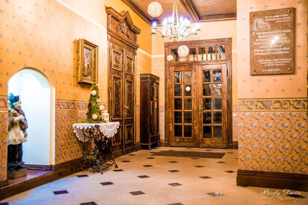 Bialy Dwor Bed & Breakfast Kwidzyn Bagian luar foto