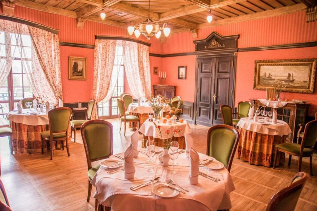 Bialy Dwor Bed & Breakfast Kwidzyn Bagian luar foto