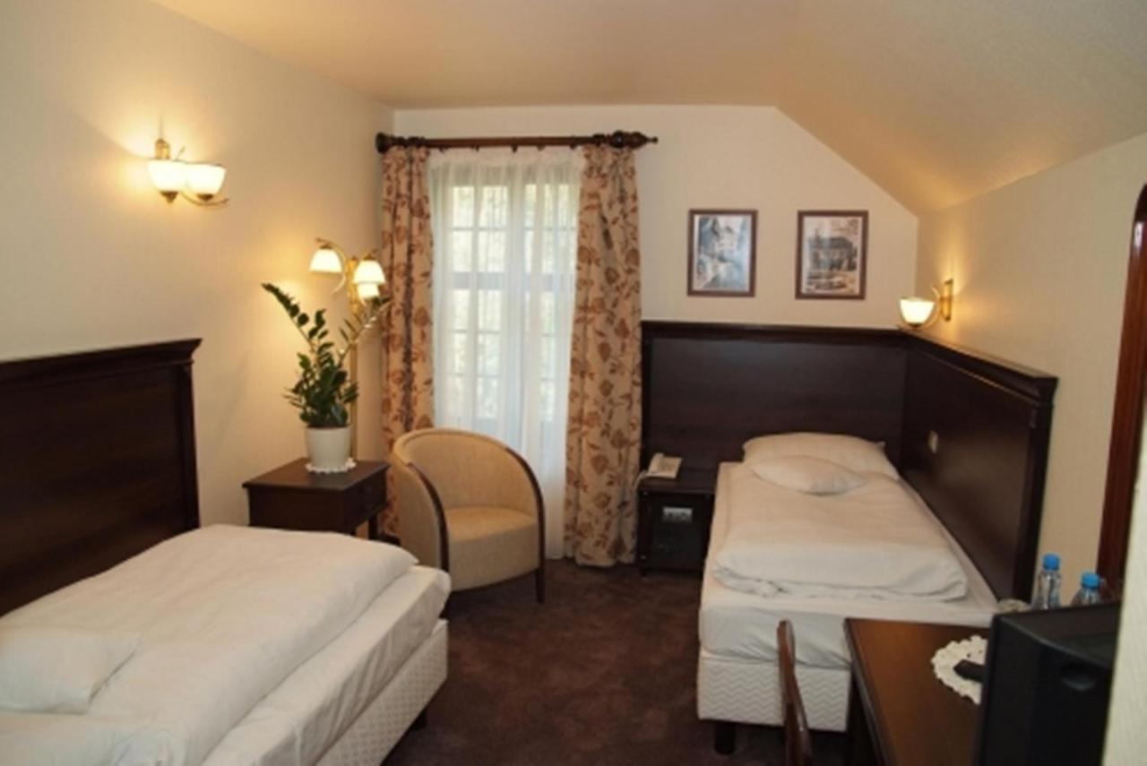Bialy Dwor Bed & Breakfast Kwidzyn Ruang foto